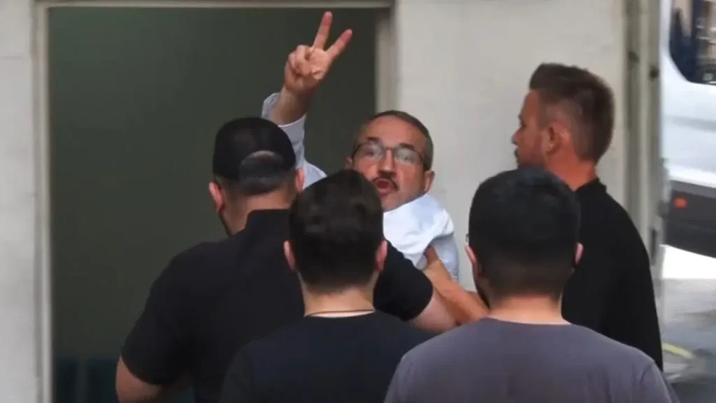 UltrAslan tribün lideri Sebahattin Şirin adliyeye sevk edildi: ‘Sayın Öcalan’a özgürlük’ sloganı attı!