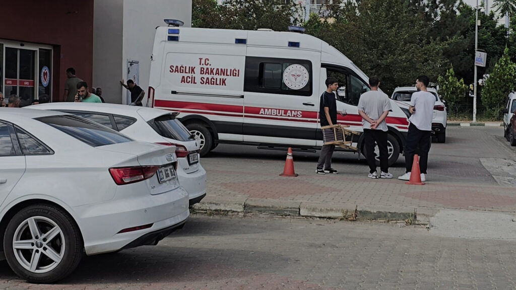 Tonlarca ağırlıktaki kabin üzerine düştü: Bingöl’den acı haber