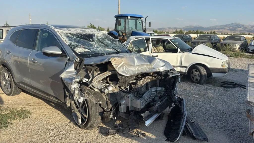 Afyonkarahisar’da feci kaza: Ölü ve yaralılar var