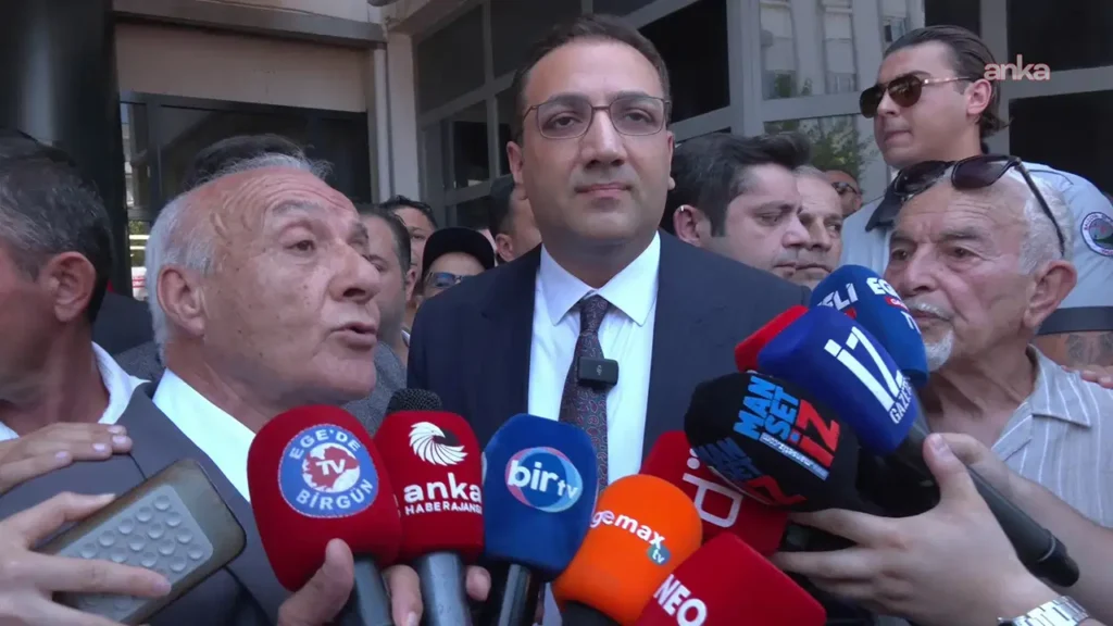 Görevine iade edilen Balçova Belediye Başkanı Onur Yiğit, mesaisine başladı: ‘Siyasi olarak daha da hırslandım’